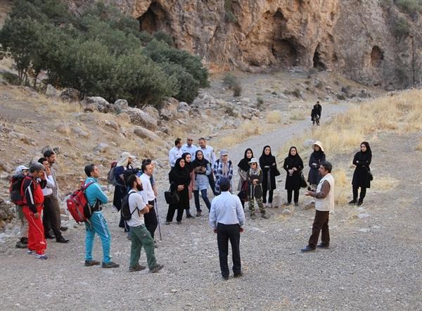 کارگاه آموزش طبیعت گردی و کوه پیمایی در تنگ بزازخانه کرمانشاه برگزار گردید کارگاه آموزش طبیعت گردی و کوه پیمایی در تنگ بزازخانه کرمانشاه برگزار شد