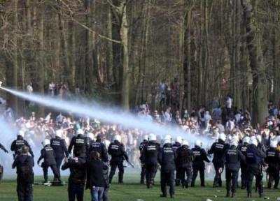 خبرنگاران پلیس بلژیک با تجمع کنندگان در بروکسل درگیر شد