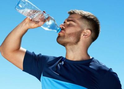 نوشیدن بیش از میزان آب چه بلایی سرمان می آورد؟