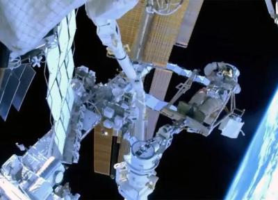 حرکت شگفتی ساز فضانورد روس، نشستن بر بازوی رباتیک اروپایی ایستگاه فضایی! ، عکس